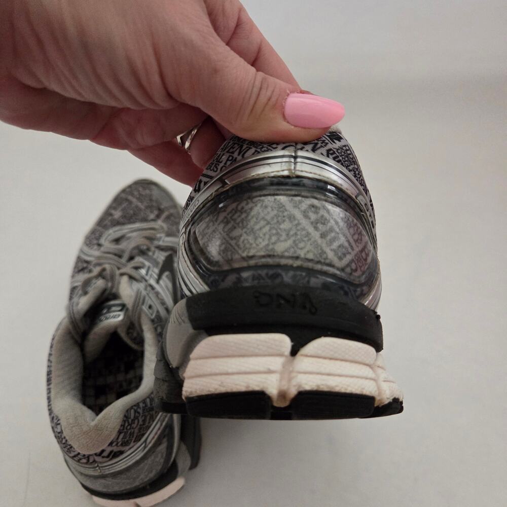 Brooks Adrenaline GTS 17 Gray Lady NYC Limited Edition Running Sneakers Sz 7 - Picture 13 of 15